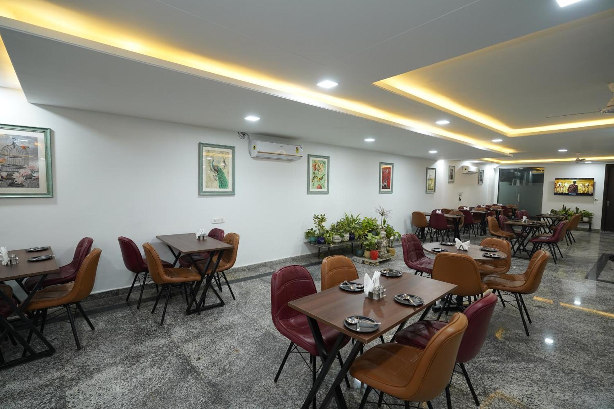 Posh Garden Inn Artemis Hospital Road Gurgáon Exteriér fotografie