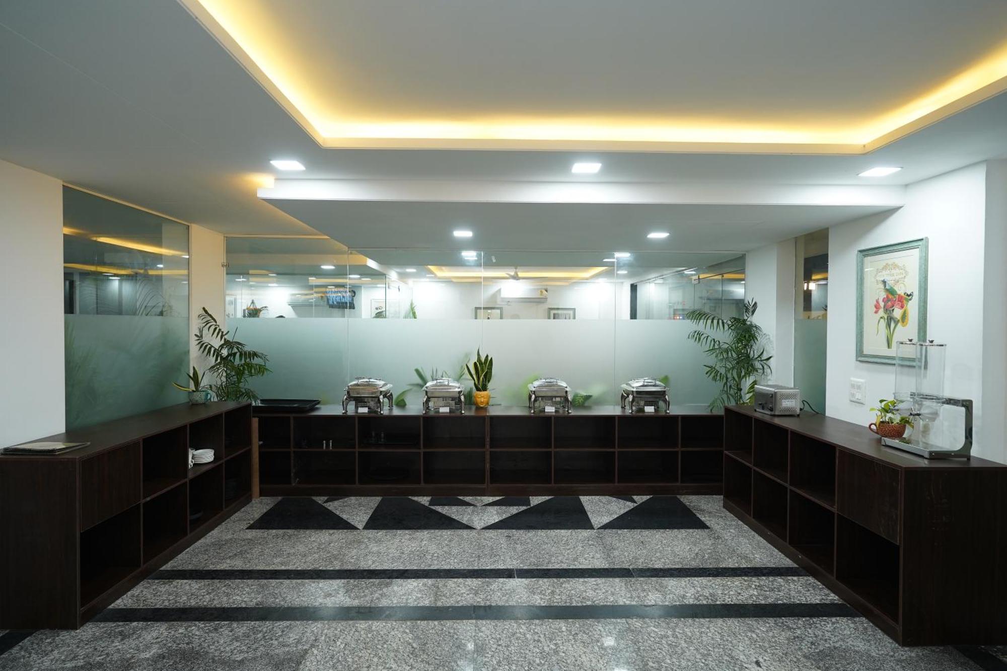 Posh Garden Inn Artemis Hospital Road Gurgáon Exteriér fotografie