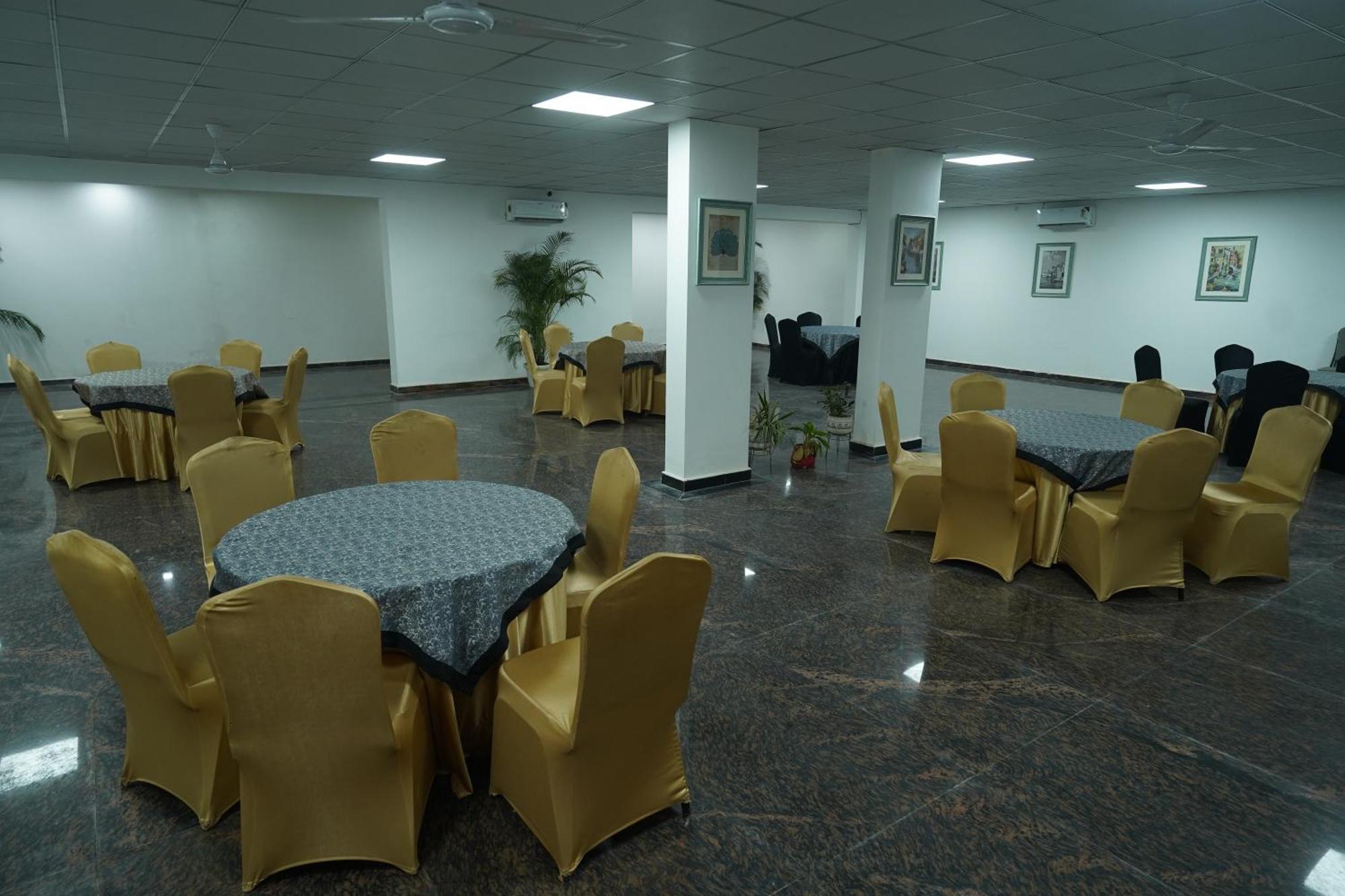 Posh Garden Inn Artemis Hospital Road Gurgáon Exteriér fotografie