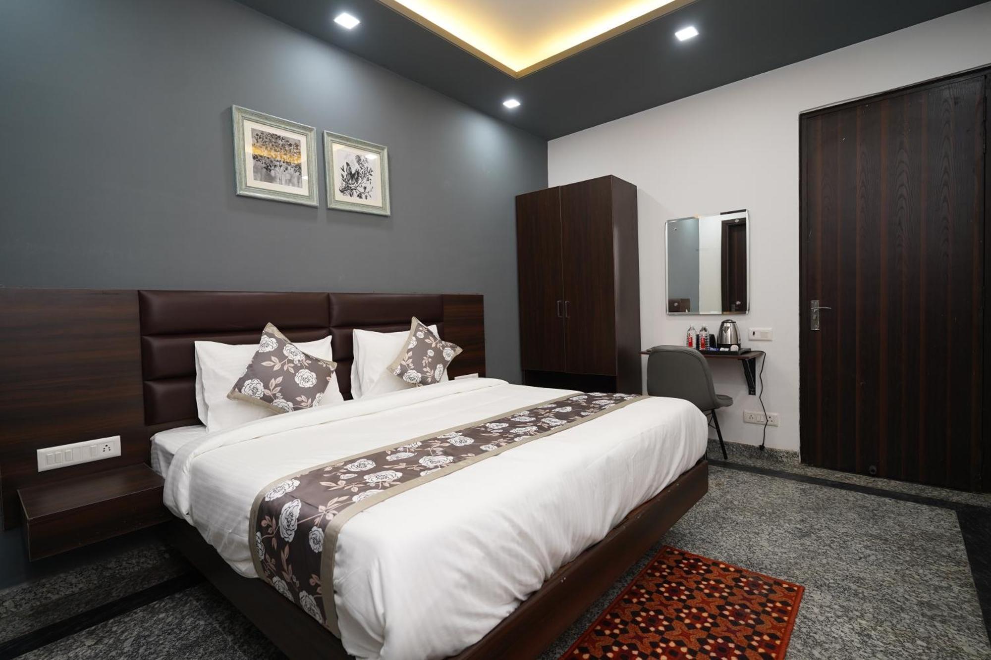 Posh Garden Inn Artemis Hospital Road Gurgáon Exteriér fotografie