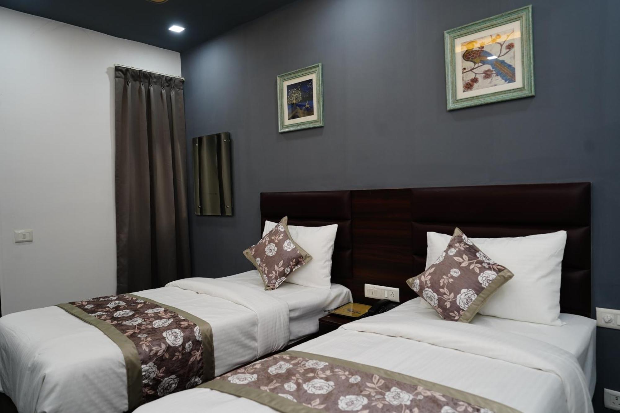 Posh Garden Inn Artemis Hospital Road Gurgáon Exteriér fotografie