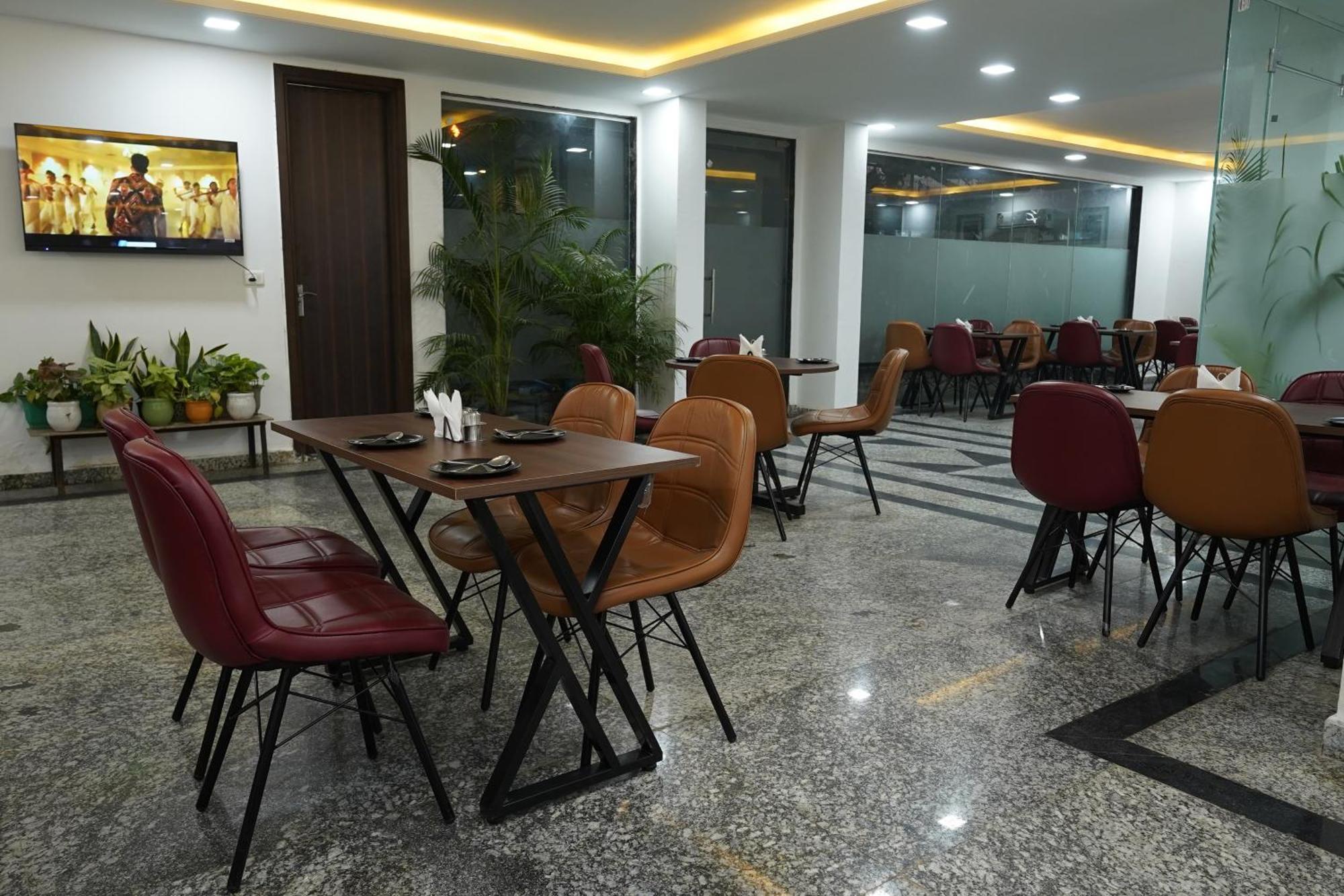 Posh Garden Inn Artemis Hospital Road Gurgáon Exteriér fotografie